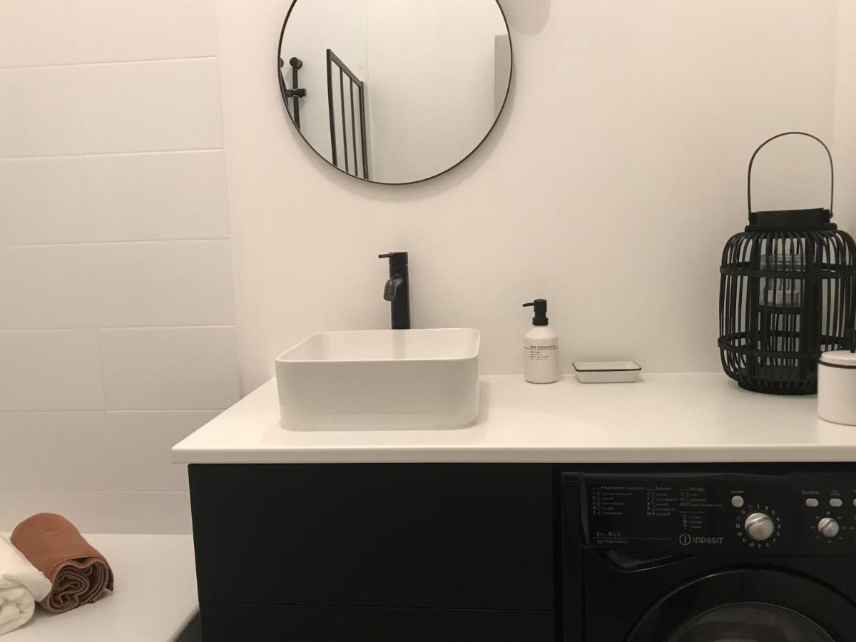 Nimes , Appartement Renove Dans Immeuble Classe. 외부 사진