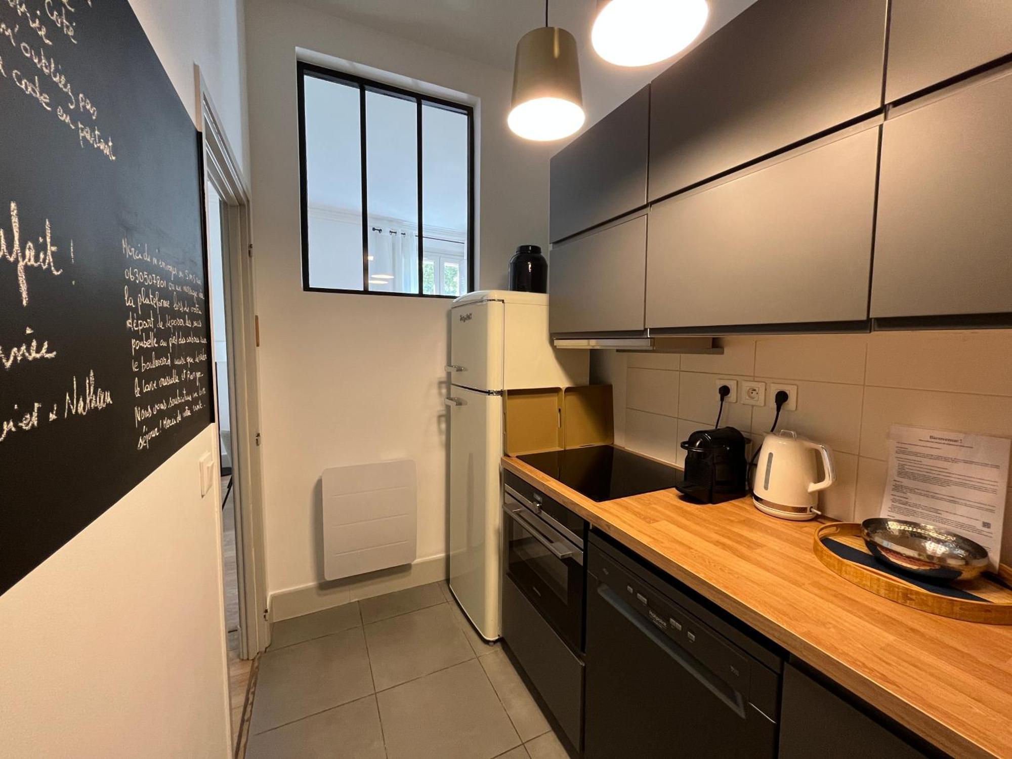 Nimes , Appartement Renove Dans Immeuble Classe. 외부 사진
