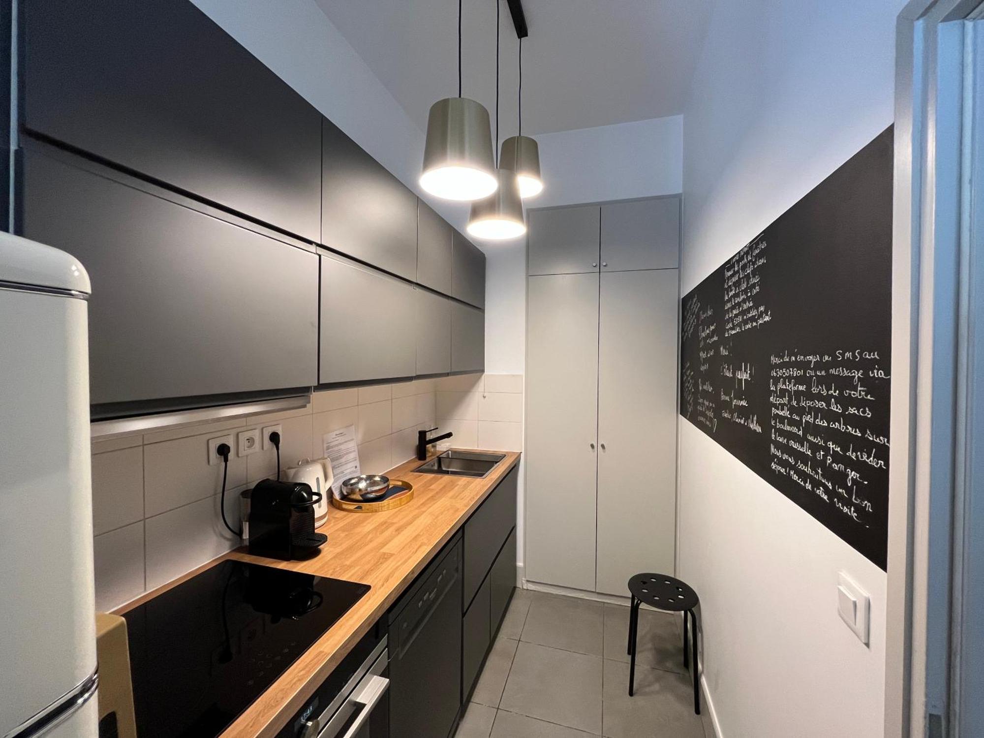 Nimes , Appartement Renove Dans Immeuble Classe. 외부 사진
