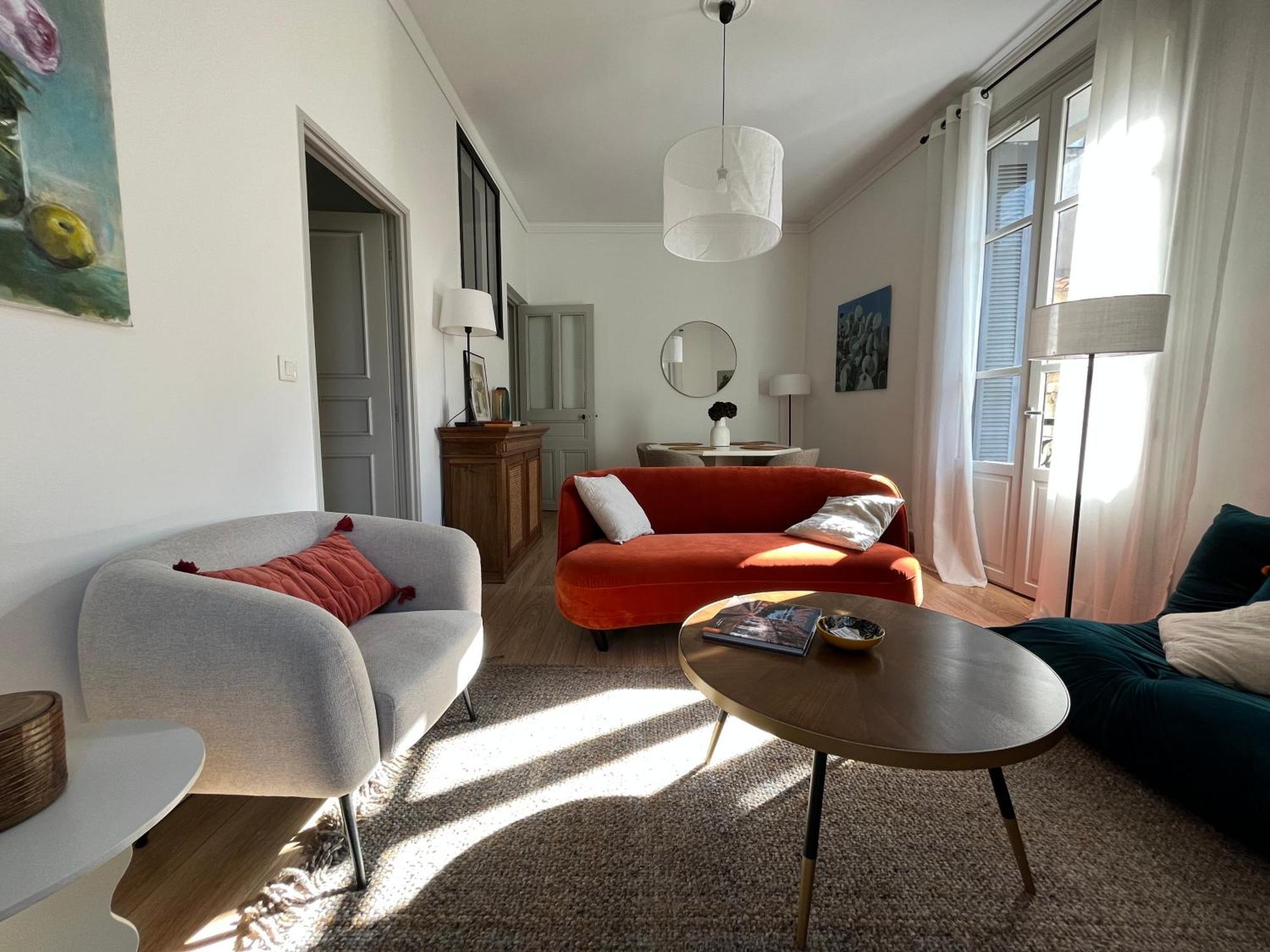 Nimes , Appartement Renove Dans Immeuble Classe. 외부 사진