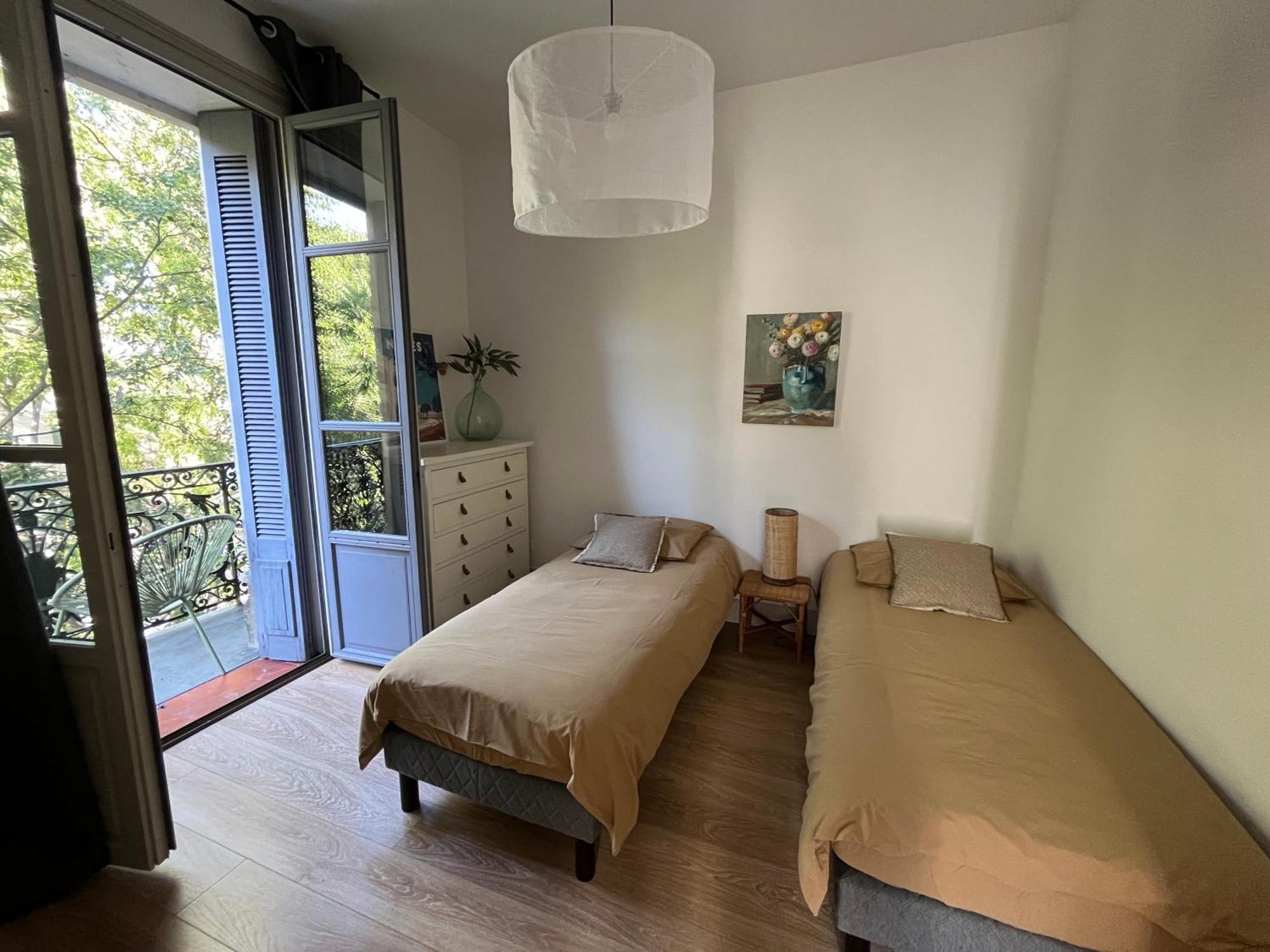 Nimes , Appartement Renove Dans Immeuble Classe. 외부 사진