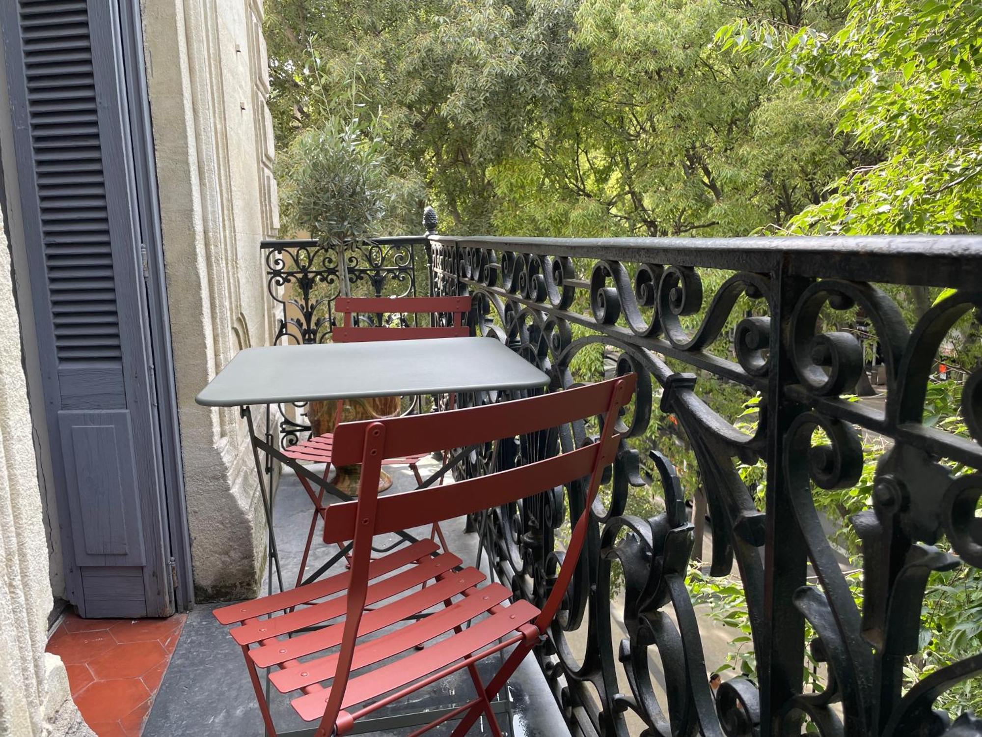 Nimes , Appartement Renove Dans Immeuble Classe. 외부 사진